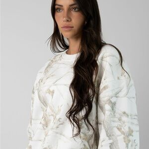 Comfrt WhiteOak Crew Neck Unisex size Med.